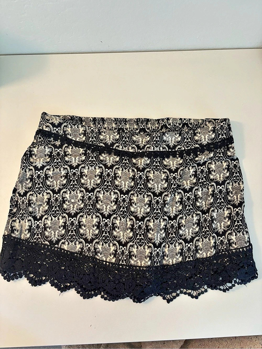 Trixxi Paisley Lace Trim Skort in Black & White Size Medium
